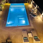 Flev\'S Luxury House With Pool